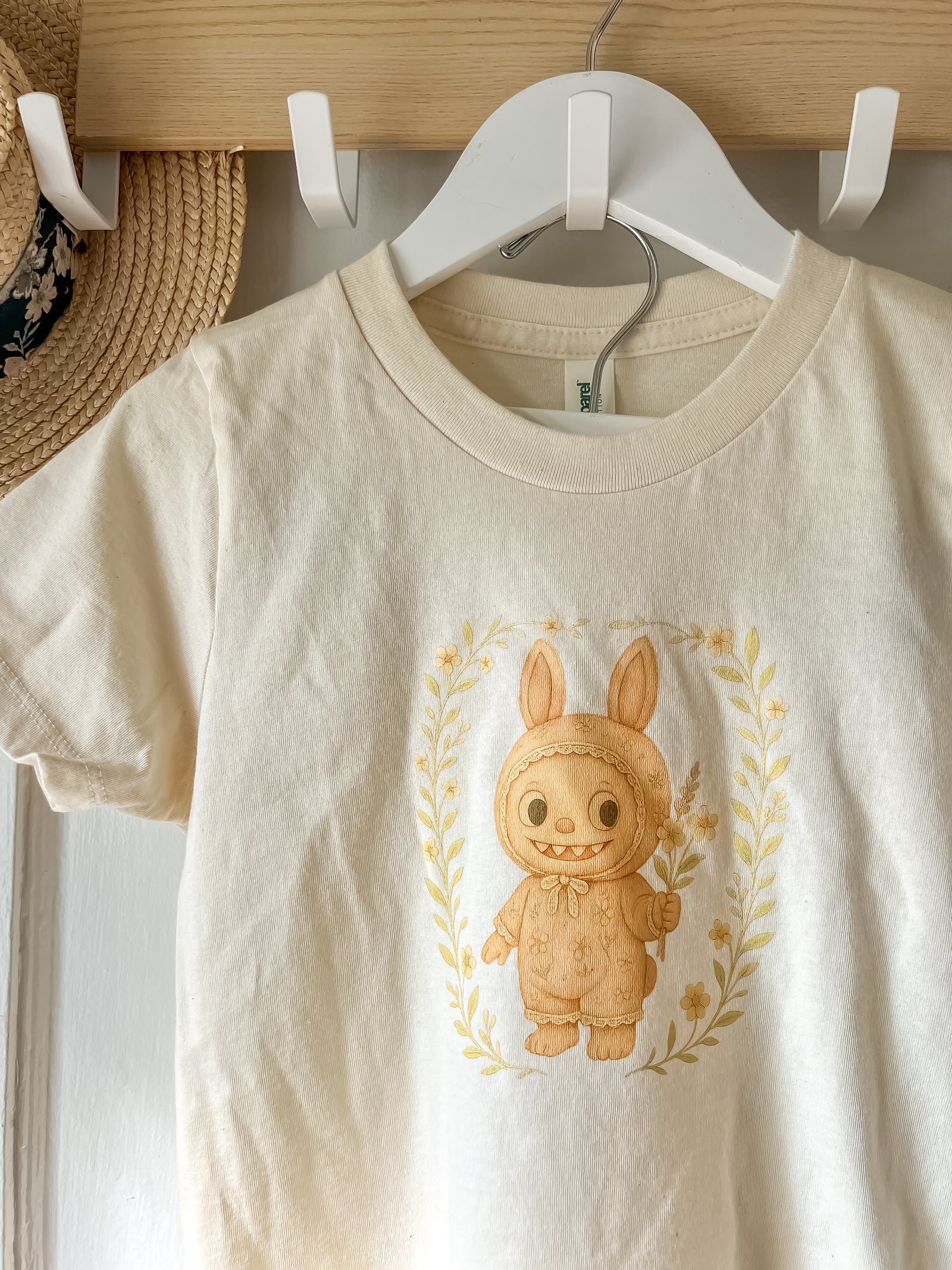 Le Petit Elle Organic Natural Tee - Labubu Flower Halo