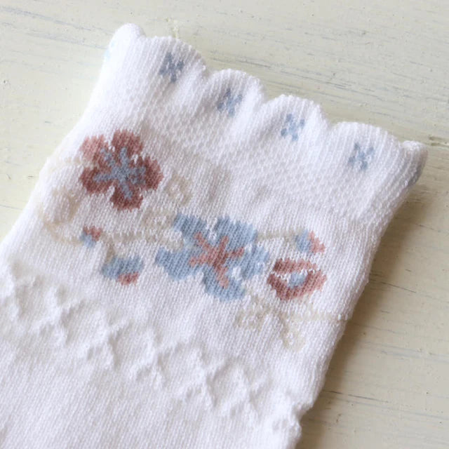 Collegien Camelia Jacquard Flower Ankle Socks - Blanc Neige